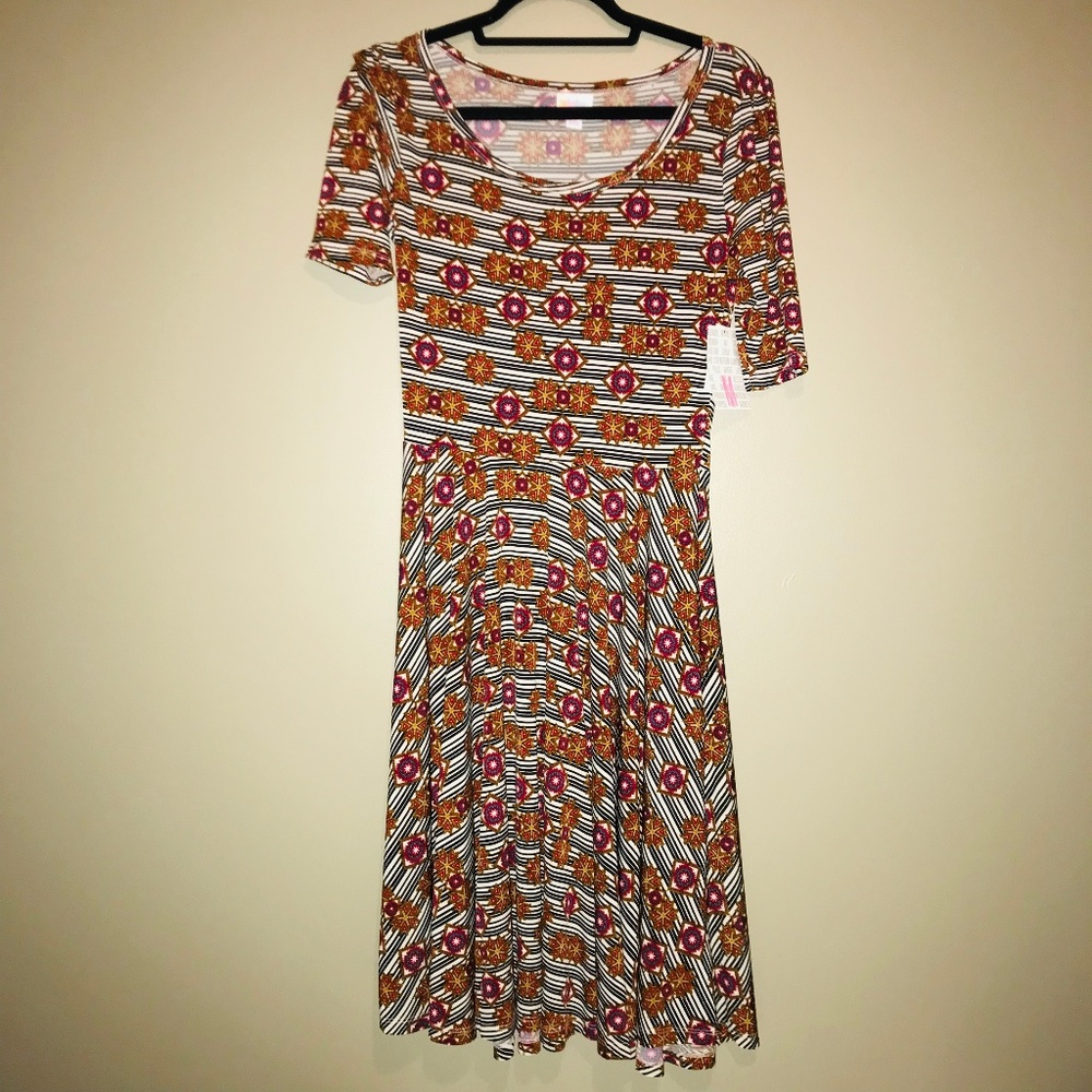 NWT LuLaRoe M Medium Nicole Dress